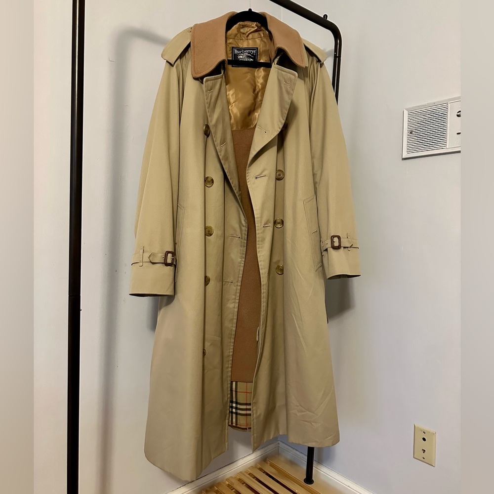 Almost New Vintage Men’s Burberry Trench Coat With Wool Lining